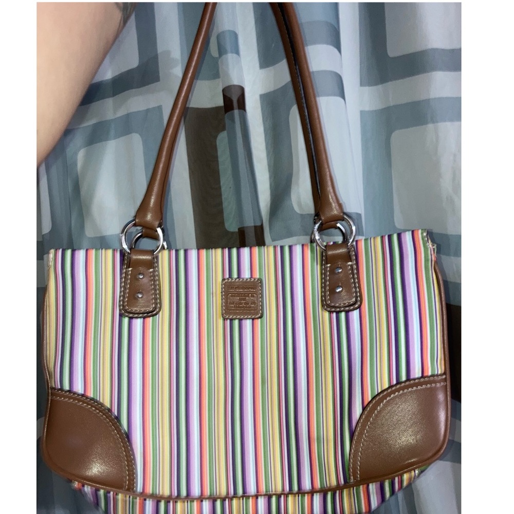 Liz Claiborne Cute Stripe Hand Bag! With Extra Makeup Storage Pocket!✨